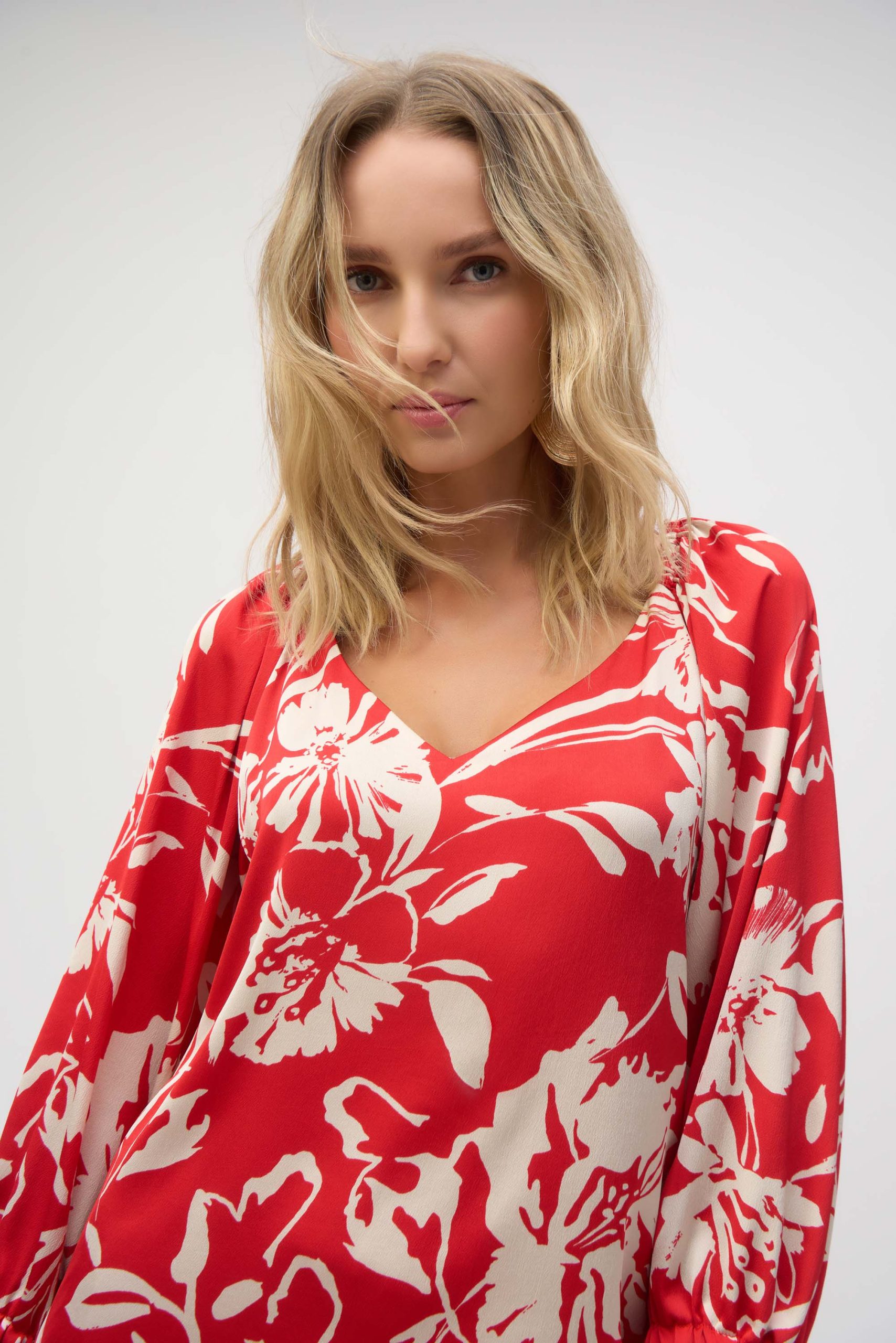 Blusa con estampado floral rojo 252119 - Imagen 4